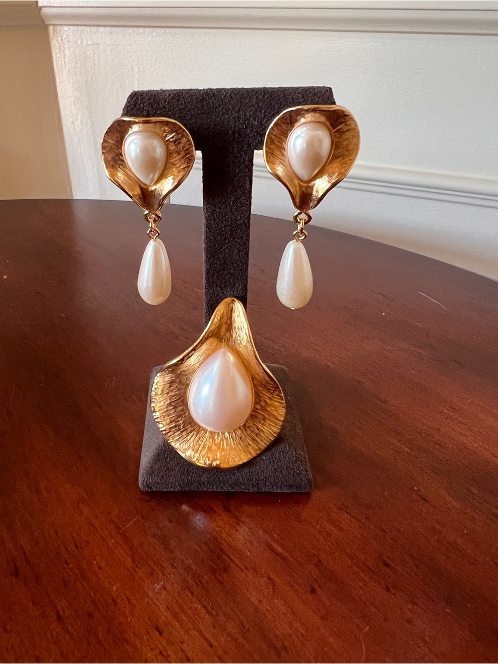 Vintage LADY REMINGTON FAUX PEARL DANGLE EARRINGS PIERCED  2" and SCARF CLIP
